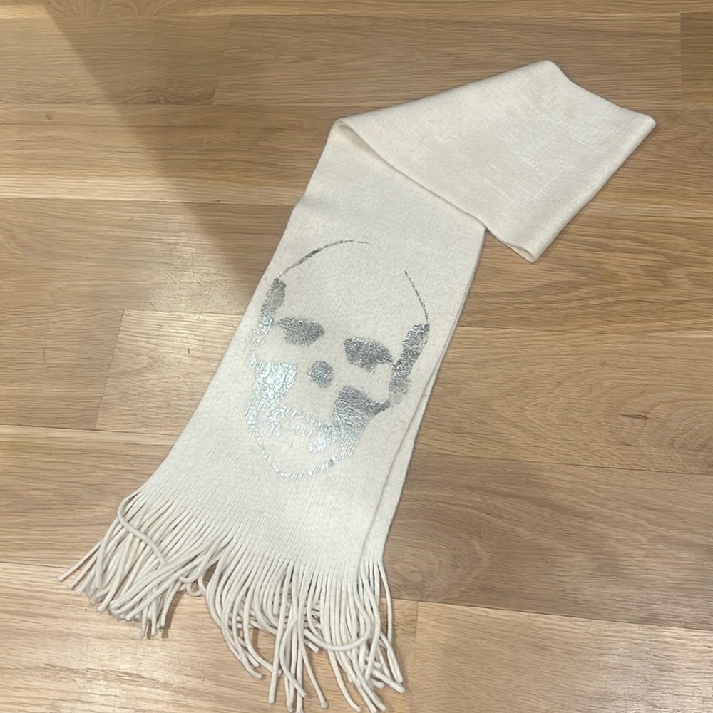 Echo brand skull scarf
